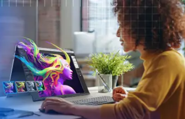 Descripción de imagen: Mujer en ambiente creativo ajustando colores en imagen en equipo HP x360.