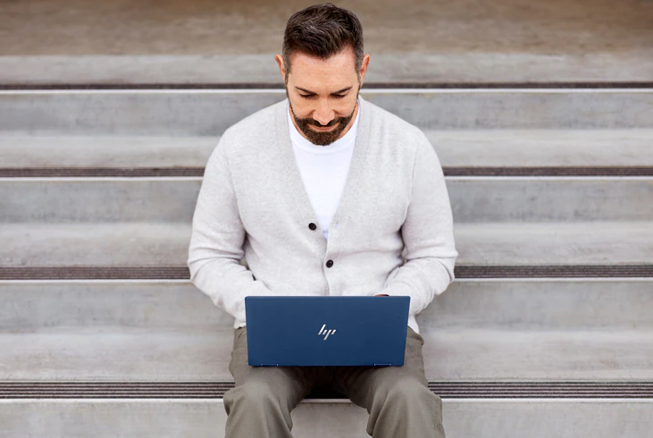 Trabajando con Laptop HP Dragonfly