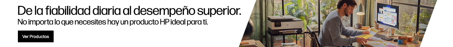 De la fiabilidad diaria al 
desempeño superior. No importa lo que necesites hay un producto HP ideal para ti. Haz clic para ver productos. Imagen de un joven trabajando en casa con diferentes productos HP.